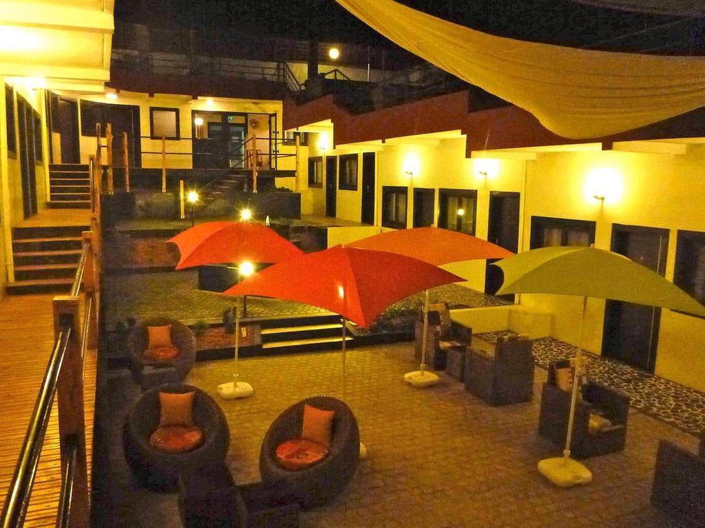 Détente Hôtel Abidjan Esterno foto